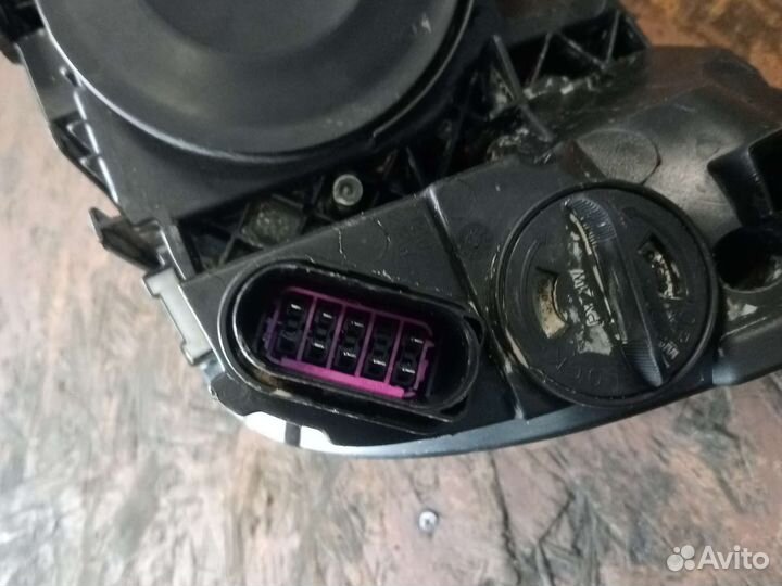 Фара передний правый Skoda Octavia A5