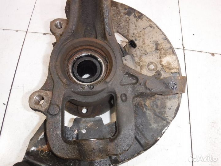 Кулак передний правый