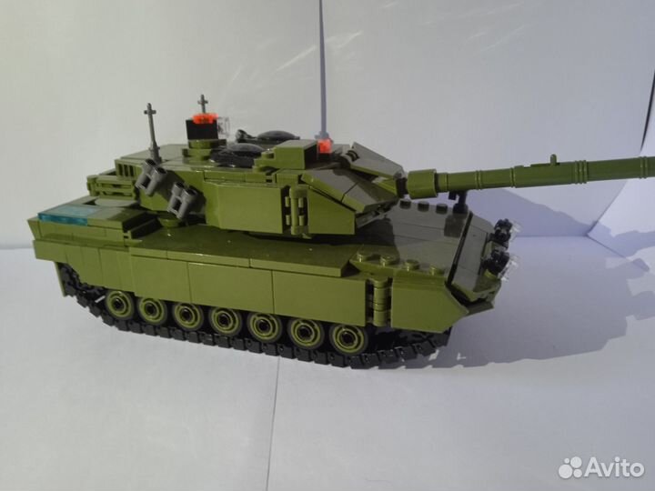 Лего танк Leopard-2