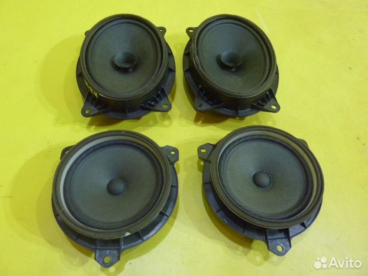 Динамик колонка музыкальная в дверь Avensis 3 t270