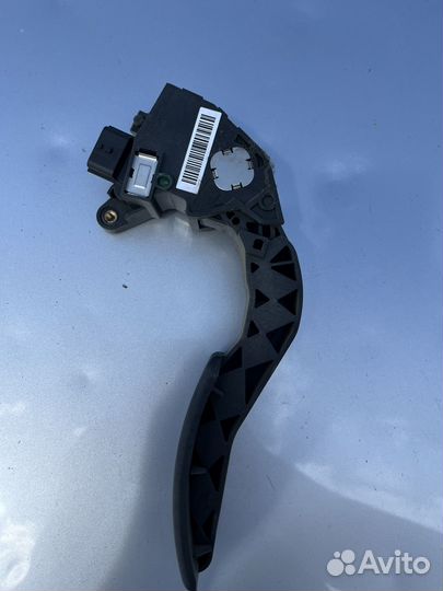 Renault megane 3 педаль газа