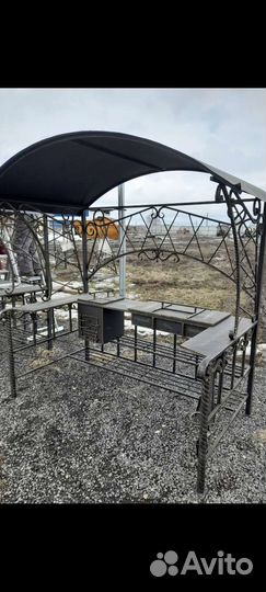 Кованые мангалы с крышей и печью