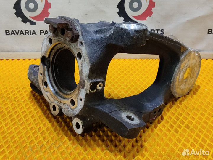 Задний кулак левый Bmw X5 E70 3.0 N52 2007