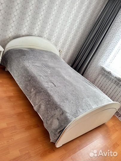 Кровать с матрасом