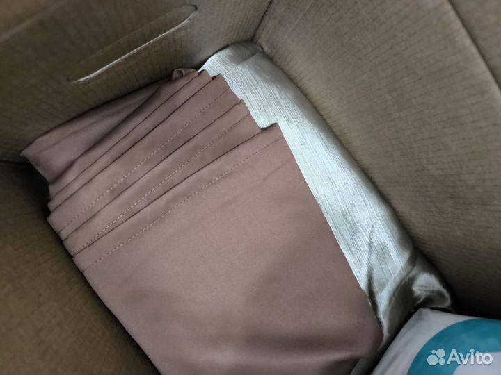 Коробка со шторами и тканями