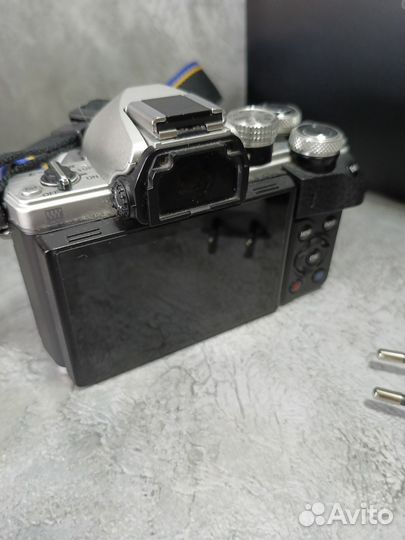 Беззеркальная камера Olympus OM-D E-M10 Mark II