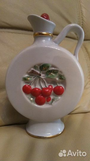 Графин фарфоровый