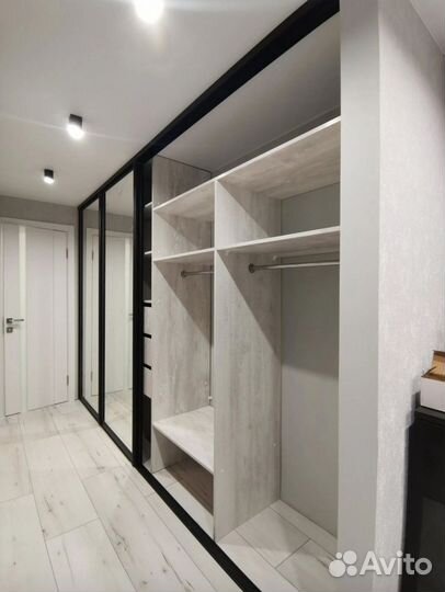 Шкаф с ящиками