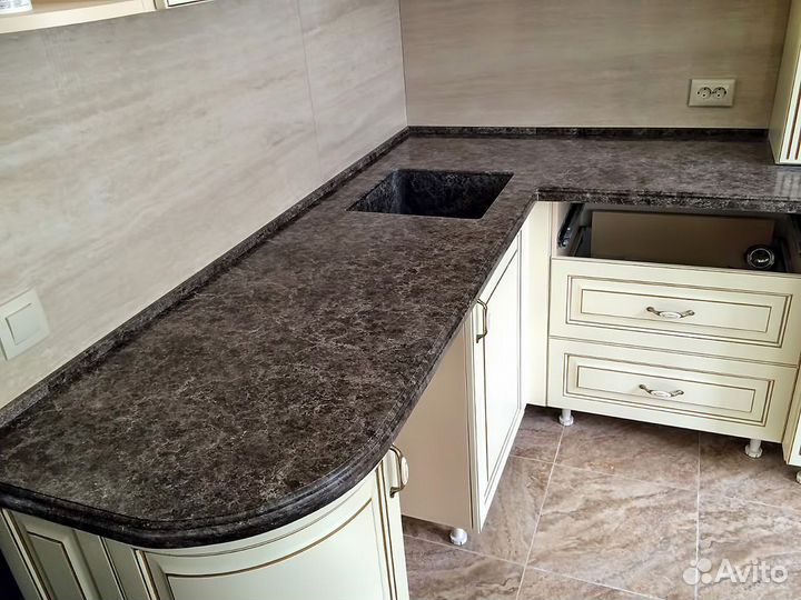 Столешница из кварцевого агломерата, под заказ