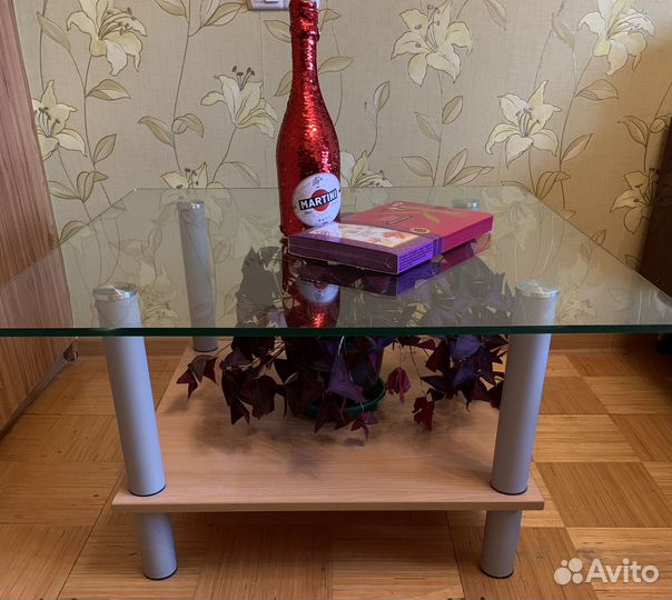 Стол стеклянный