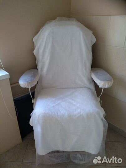 Бывшее в употреблении кресло для педикюра