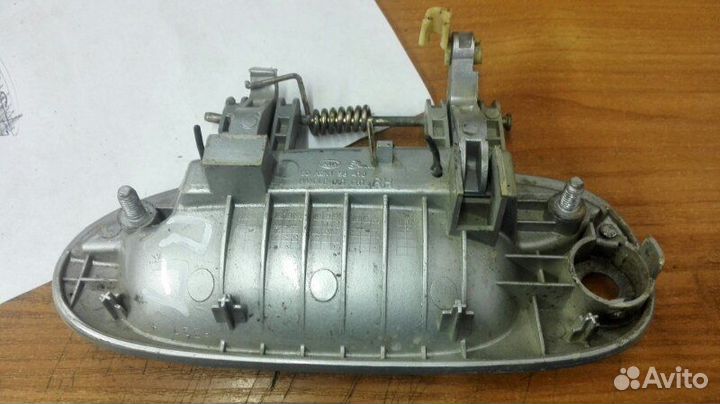 Ручка двери передняя правая Kia Spectra седан