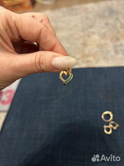 Золотая подвеска с изумрудом