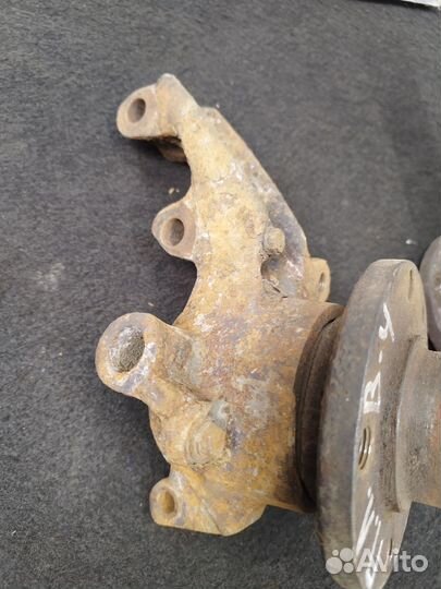 Поворотный кулак левый audi 80 в4