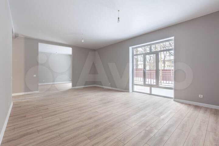 Коттедж 285 м² на участке 7,5 сот.