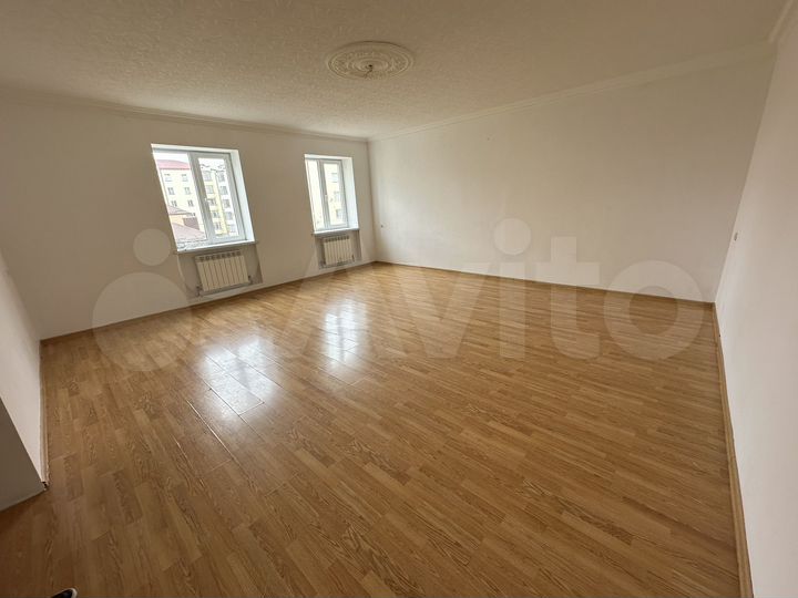 2-к. квартира, 82 м², 3/5 эт.