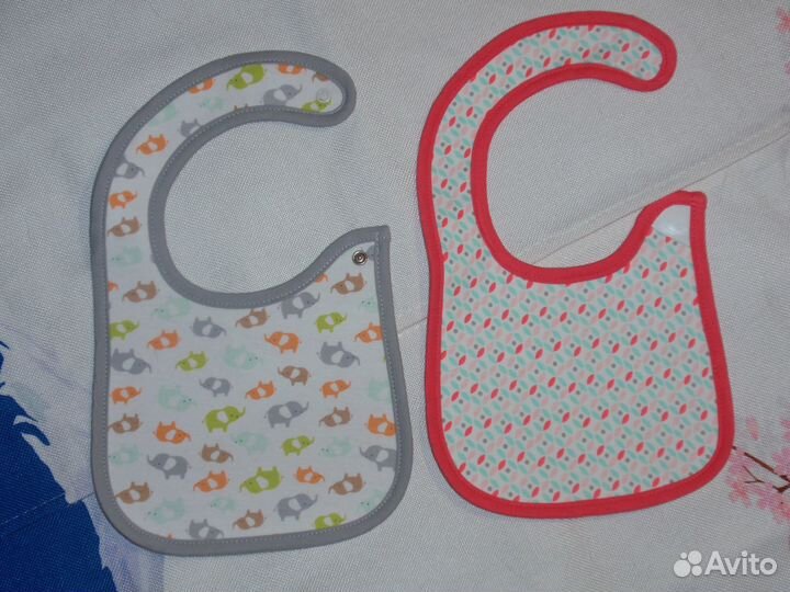 Нагрудники, слюнявчики новые