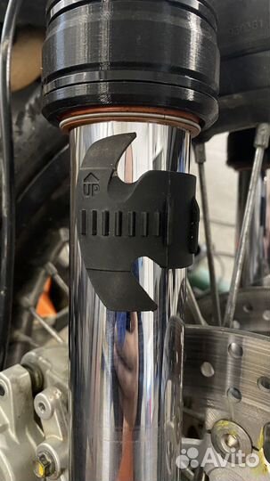 Скребок для чистки сальников вилки