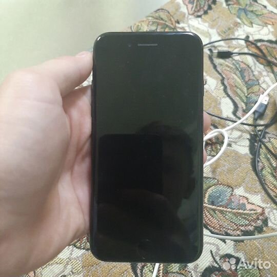 Телефон iPhone 7 32