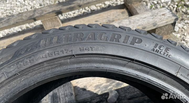 Goodyear Ultragrip Ice Arctic 225/45 R17