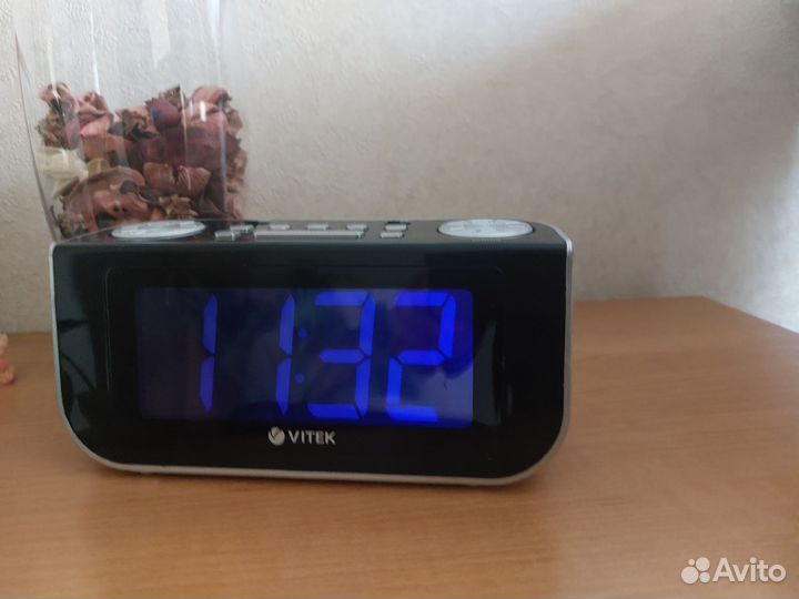 Часы электронные Vitek
