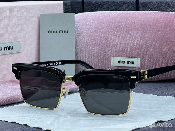 Солнцезащитные очки Miu Miu