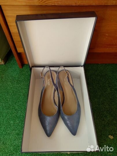 Туфли сине-серебристые новые и бежевые