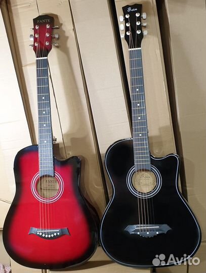 Красивая и звонкая гитара