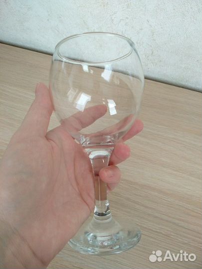 Бокалы, фужеры из хрусталя, стопки, кружки