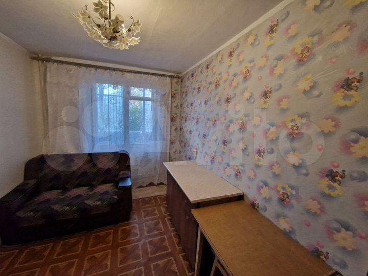 Комната 10 м² в 5-к., 3/5 эт.