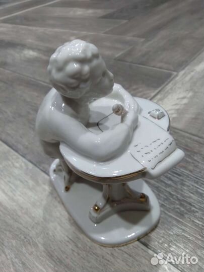 Статуэтка фарфор лфз юный Пушкин