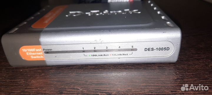 Swirch d-link DES-1005D