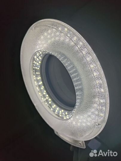 Лампа настольная с лупой