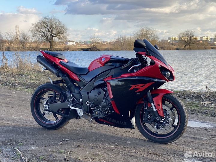 Yamaha R1 2013