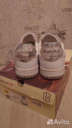 Кроссовки женские