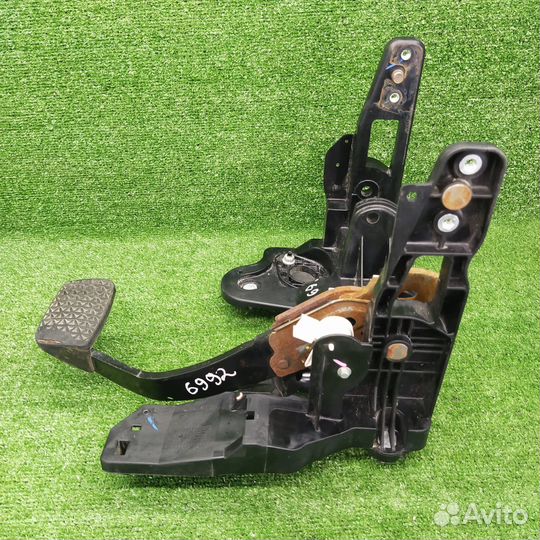 Узел педальный (блок педалей) Opel Astra J 2012