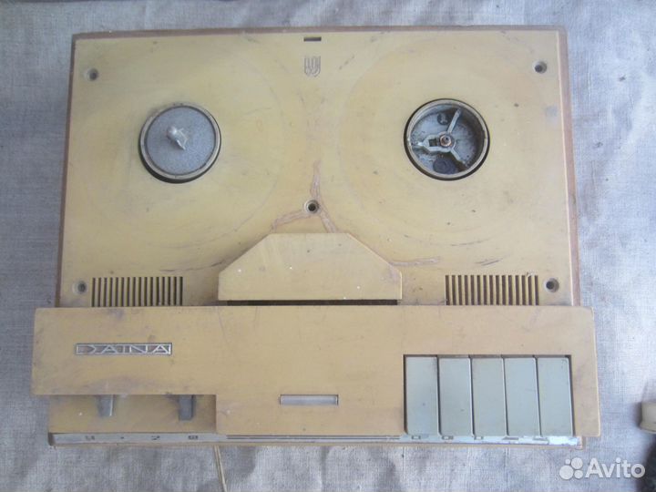 Магнитофон Daina под ремонт