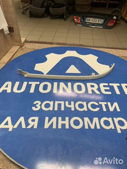 Накладка на фару передняя левая Audi 80 B4