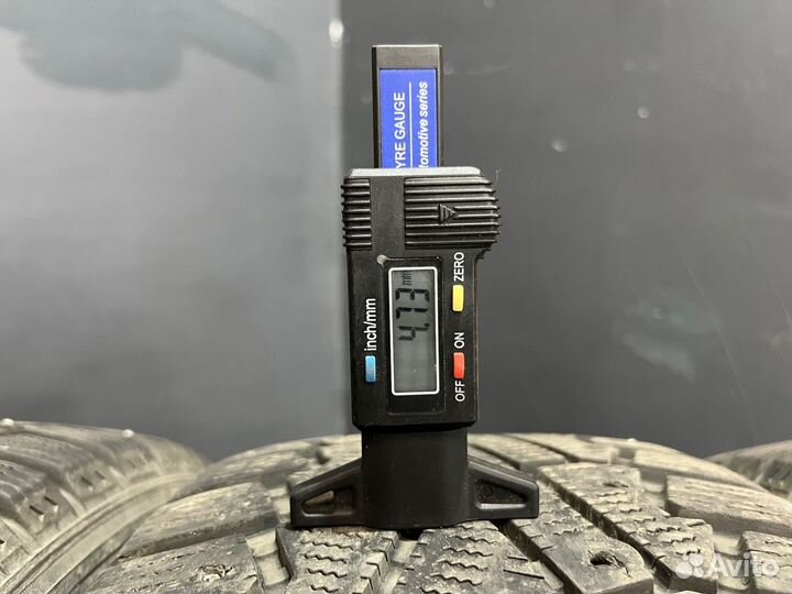 Pirelli Ice Zero 215/65 R17 103T