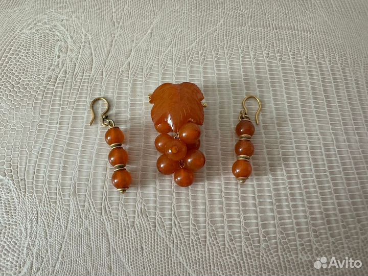 Брошь СССР янтарь