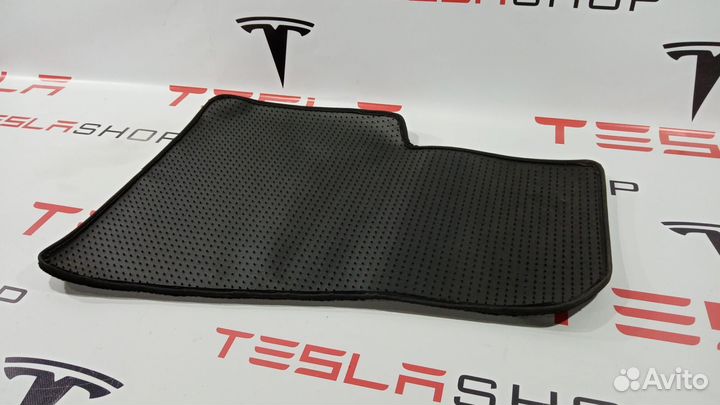 Коврик салона передний правый Tesla Model S 2014