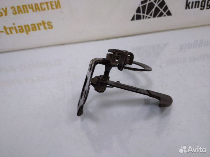 Крюк замка капота Skoda Octavia A5 1Z3 до