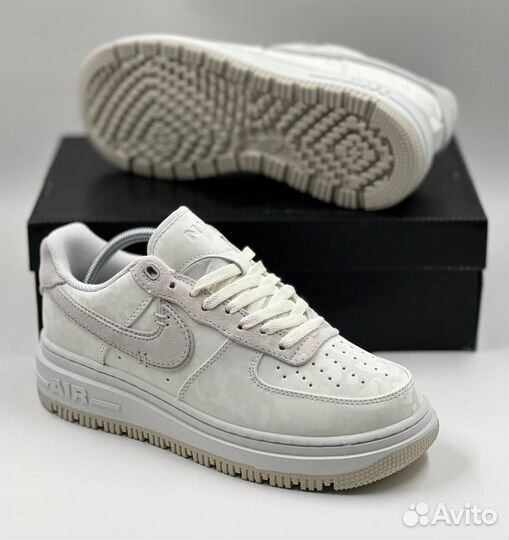 Кроссовки Nike Air Force 1 Lux