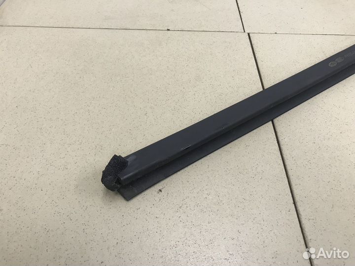 Накладка стекла переднего левого Sportage 2016