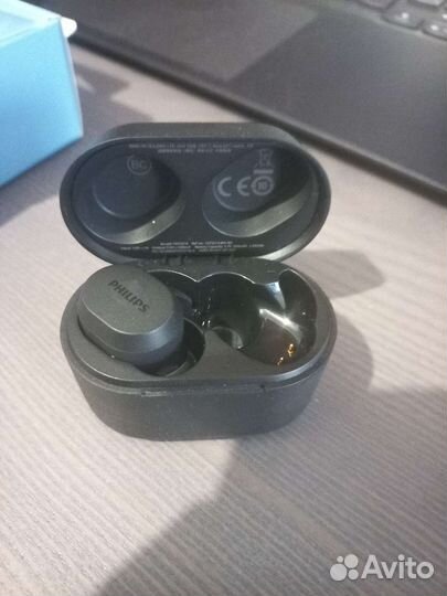 Philips TAT3216 Кейс и правый наушник