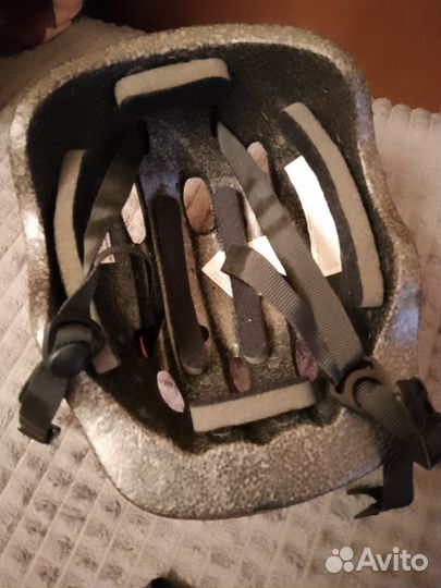 Комплект:Коньки роликовые,шлем,защита