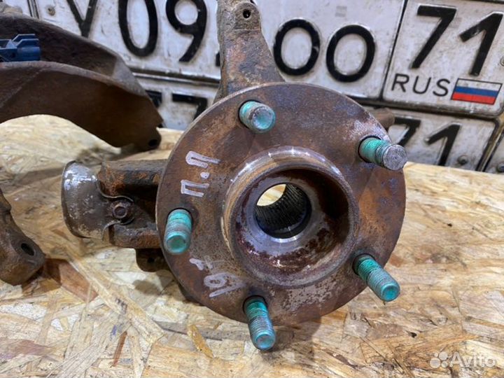 Кулак поворотный передний Ford Focus универсал 1.8