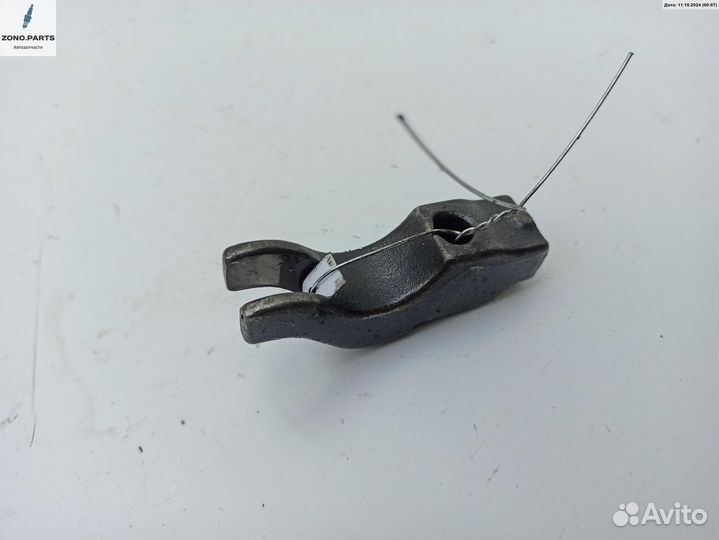 Скоба (кронштейн) крепления форсунки K54 на Opel Meriva A