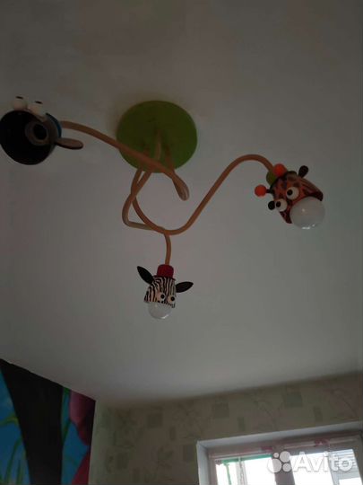 Детский письменный стол