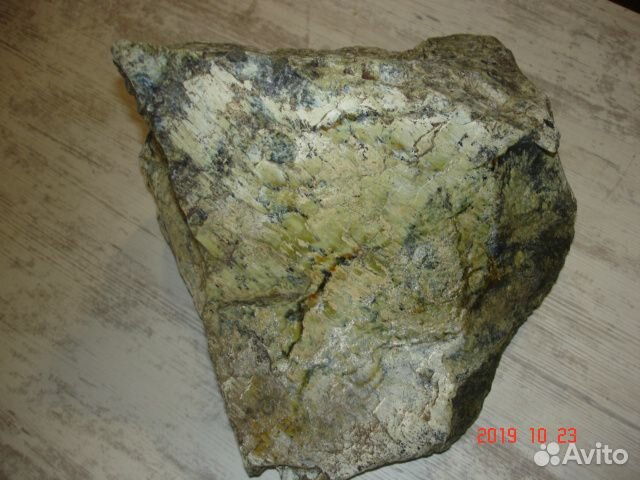Камень змеевик